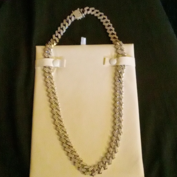 Cuban Link encrusted chain.Daniels jewelry.pure silver perfect condition. - Picture 6 of 12
